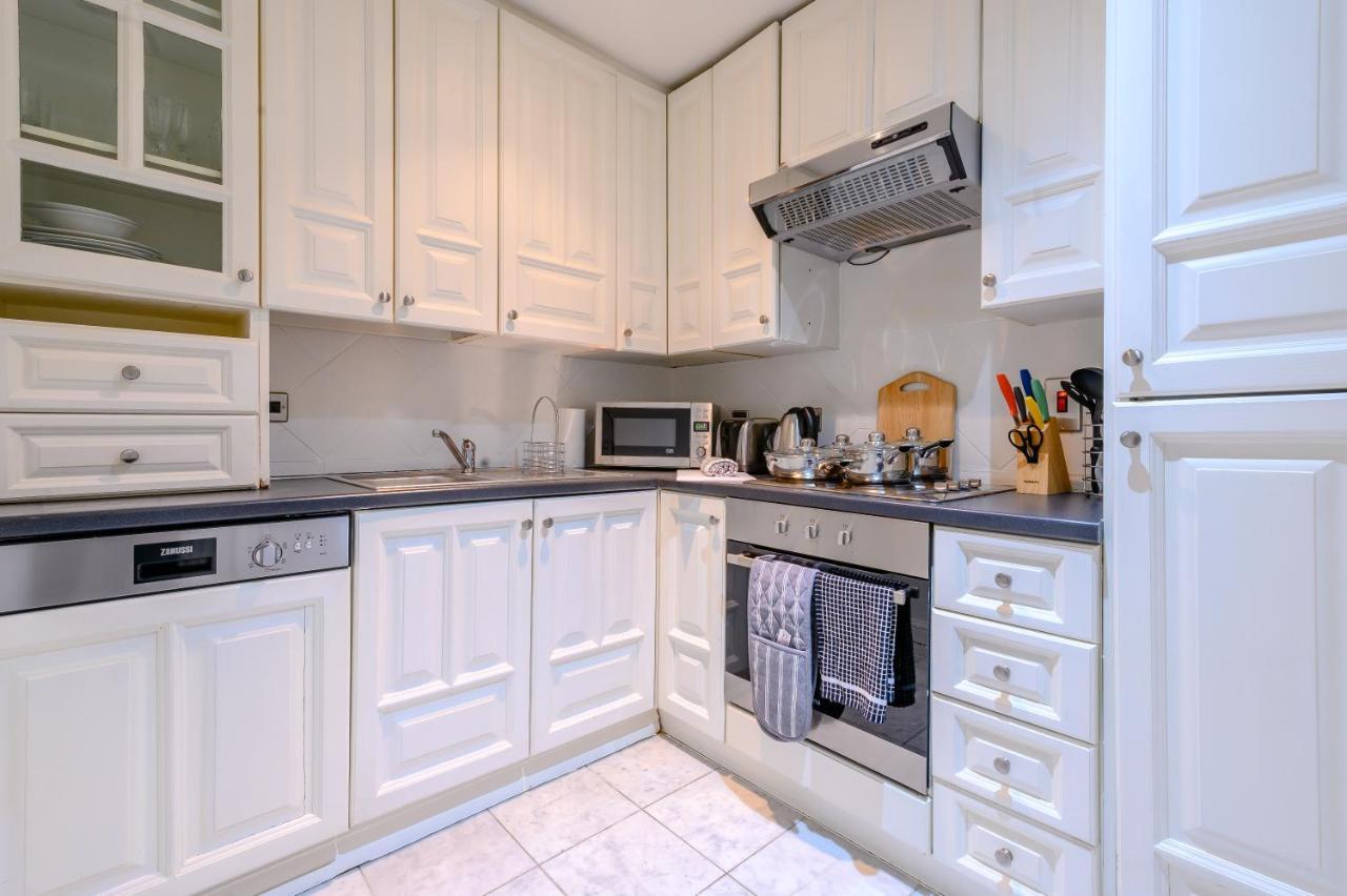 Somerset Court Kensington Apartments Лондон Екстериор снимка