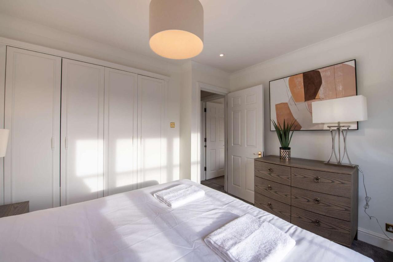 Somerset Court Kensington Apartments Лондон Екстериор снимка