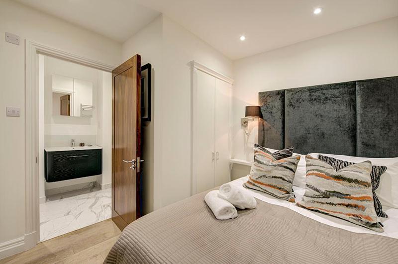 Somerset Court Kensington Apartments Лондон Екстериор снимка