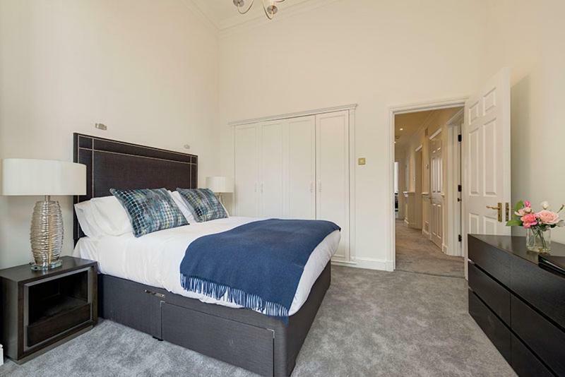 Somerset Court Kensington Apartments Лондон Екстериор снимка