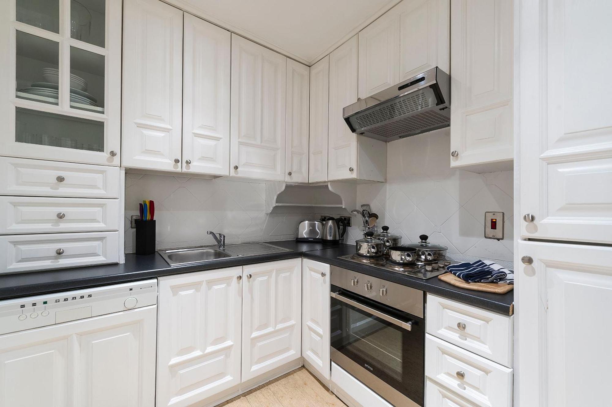 Somerset Court Kensington Apartments Лондон Екстериор снимка